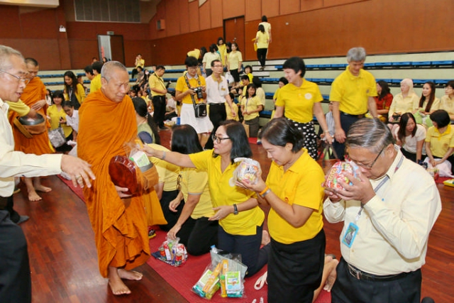 ผู้บริหารและบุคลากร ITED ร่วมพิธีบำเพ็ญกุศลถวายเป็นพระราชกุศล และพิธีทำบุญตักบาตร