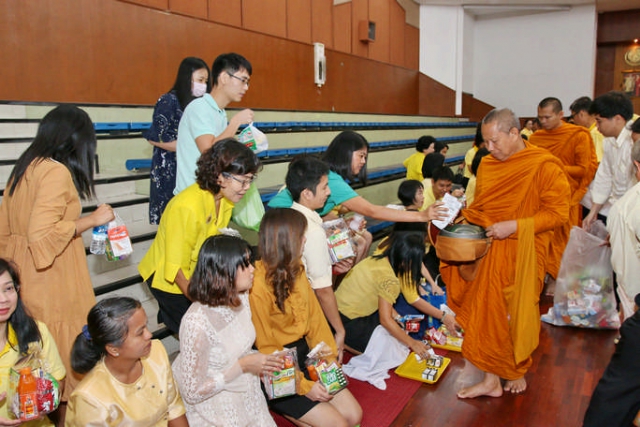 ผู้บริหารและบุคลากร ITED ร่วมพิธีบำเพ็ญกุศลถวายเป็นพระราชกุศล และพิธีทำบุญตักบาตร