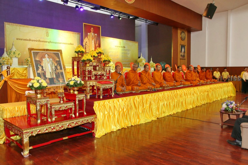 You are currently viewing พิธีบำเพ็ญกุศลถวายเป็นพระราชกุศล และพิธีทำบุญตักบาตร