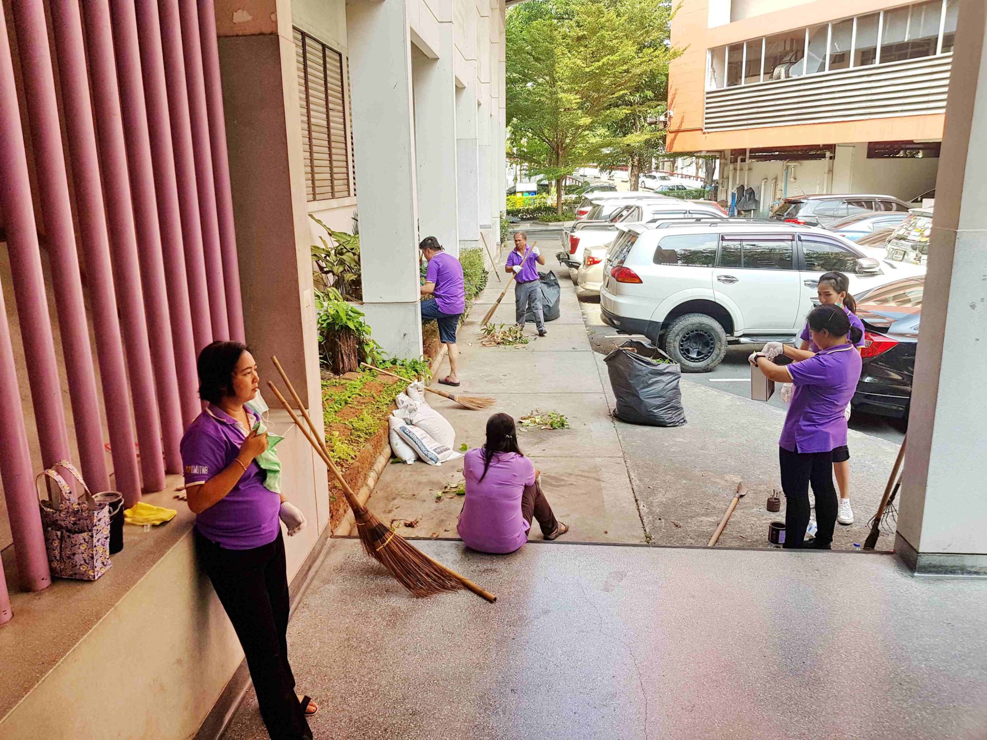 สำนักจัดกิจกรรม Big Cleaning Day and Green University