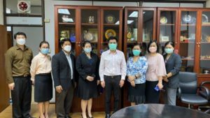 Read more about the article ผู้อำนวยการสำนักพัฒนาเทคนิคศึกษา นำคณะผู้บริหาร มอบกระเช้าเนื่องในโอกาสขึ้นปีใหม่แด่ อธิการบดี รองอธิการบดีฝ่ายการคลัง รองอธิการบดีฝ่ายวิชาการและผู้อำนวยการกองแผนงาน