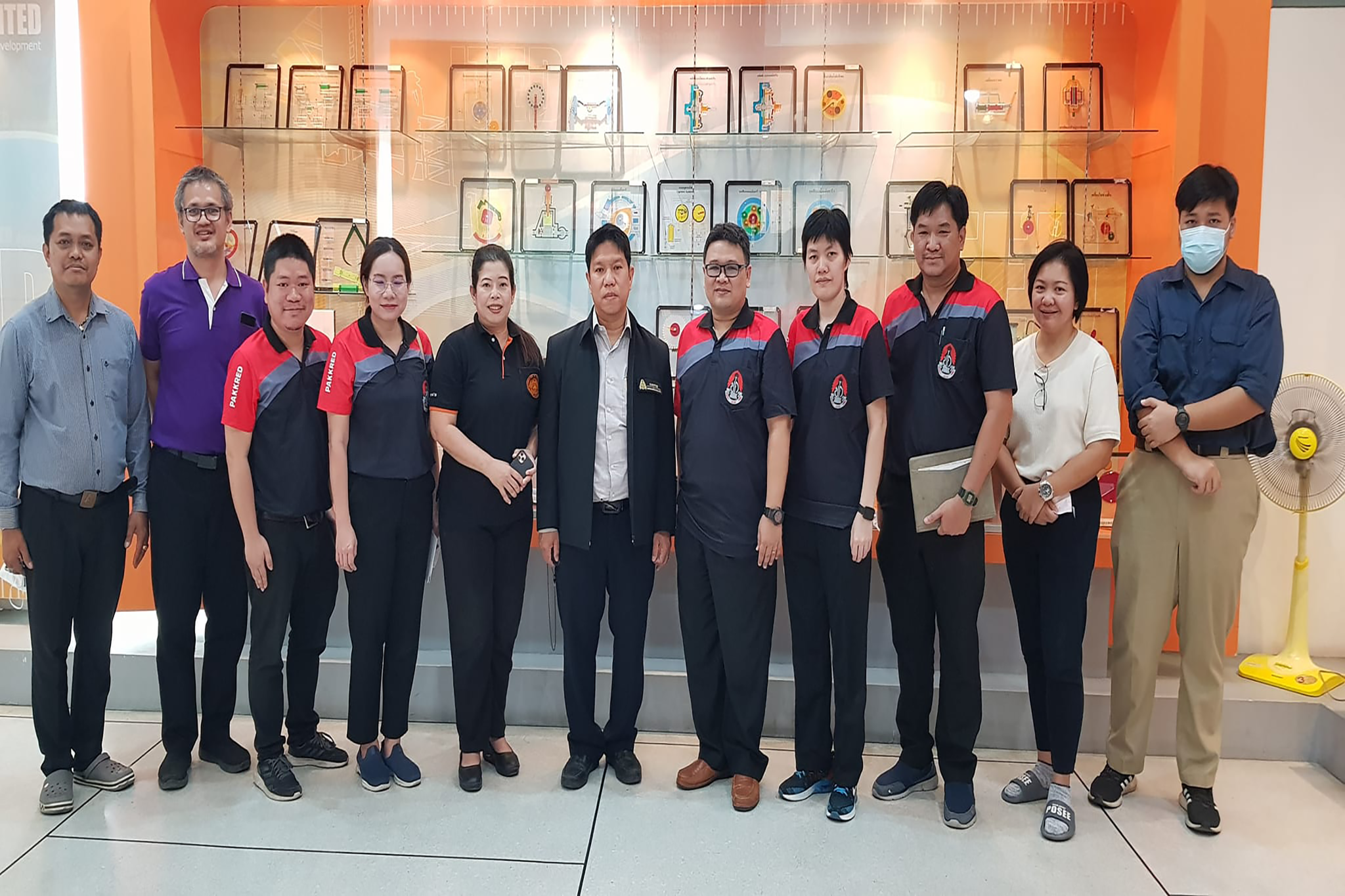 Read more about the article ผศ.ดร.ดวงกมล โพธิ์นาค รองผู้อำนวยการฝ่ายบริหารและกิจการพิเศษ ให้การต้อนรับคณะครู โรงเรียนปากเกร็ด จ.นนทบุรี