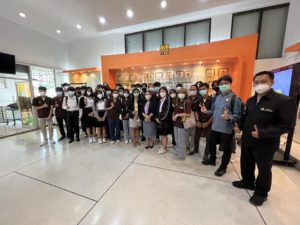 Read more about the article ผศ.ดร.ดวงกมล โพธิ์นาค รองผู้อำนวยการฝ่ายบริหารและกิจการพิเศษ สำนักพัฒนาเทคนิคศึกษา และผู้เกี่ยวข้องให้การต้อนรับ อาจารย์ประจำภาควิชาครุศาสตร์ไฟฟ้า มจพ. และนักศึกษาจำนวน 28 คน