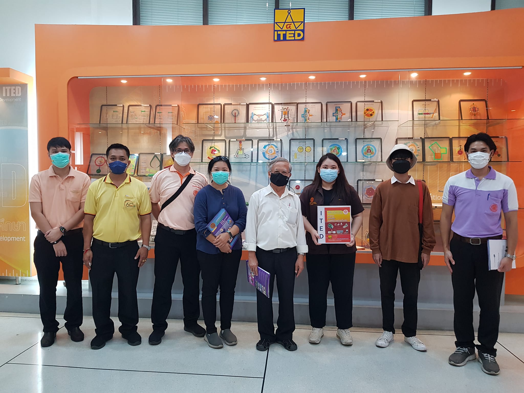 สำนักพัฒนาเทคนิคศึกษาให้การต้อนรับคณะอาจารย์จากสถาบันเทคโนโลยีจิตรลดา อาจารย์ภาควิชาครุศาสตร์ไฟฟ้า คณะครุศาสตร์อุตสาหกรรม มจพ. ในการนำนักศึกษาเข้าปรึกษาหารือหาแนวทางการดำเนินงานวิจัย ณ ลานนิทรรศการ สำนักพัฒนาเทคนิคศึกษา มจพ.
